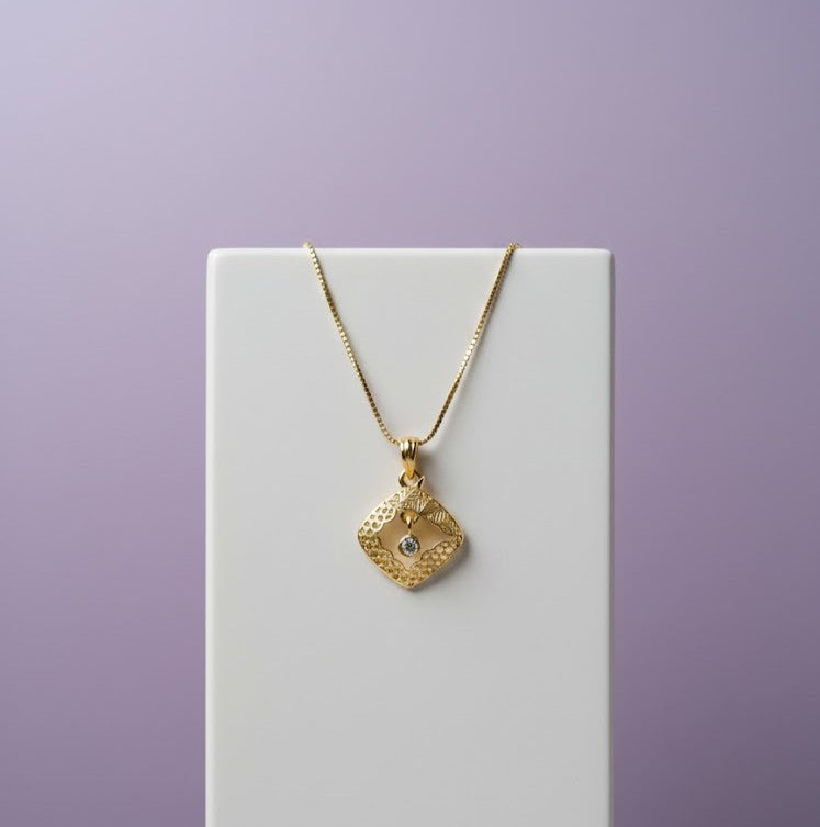 Diamond-Shape Gold & Diamond Filigree Pendant